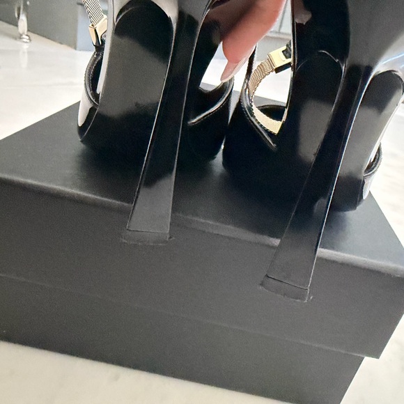 Saint Laurent Glossy Black Heels - Picture 5 of 6